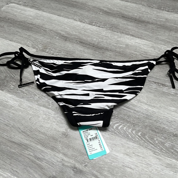 Never worn/ still has tags bikini bottom - Picture 2 of 4